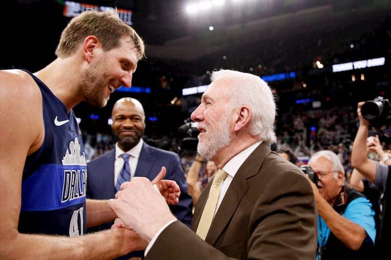 Gregg Popovich mit Dirk Novitzki.