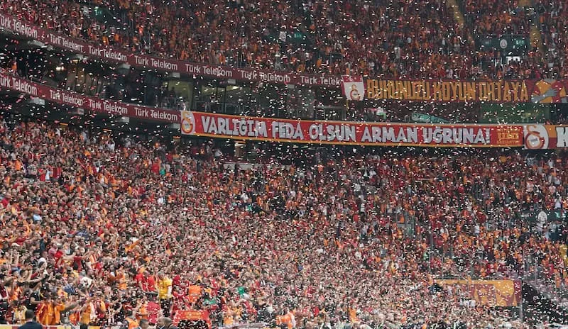 Hexenkessel Galatasaray Stadion.